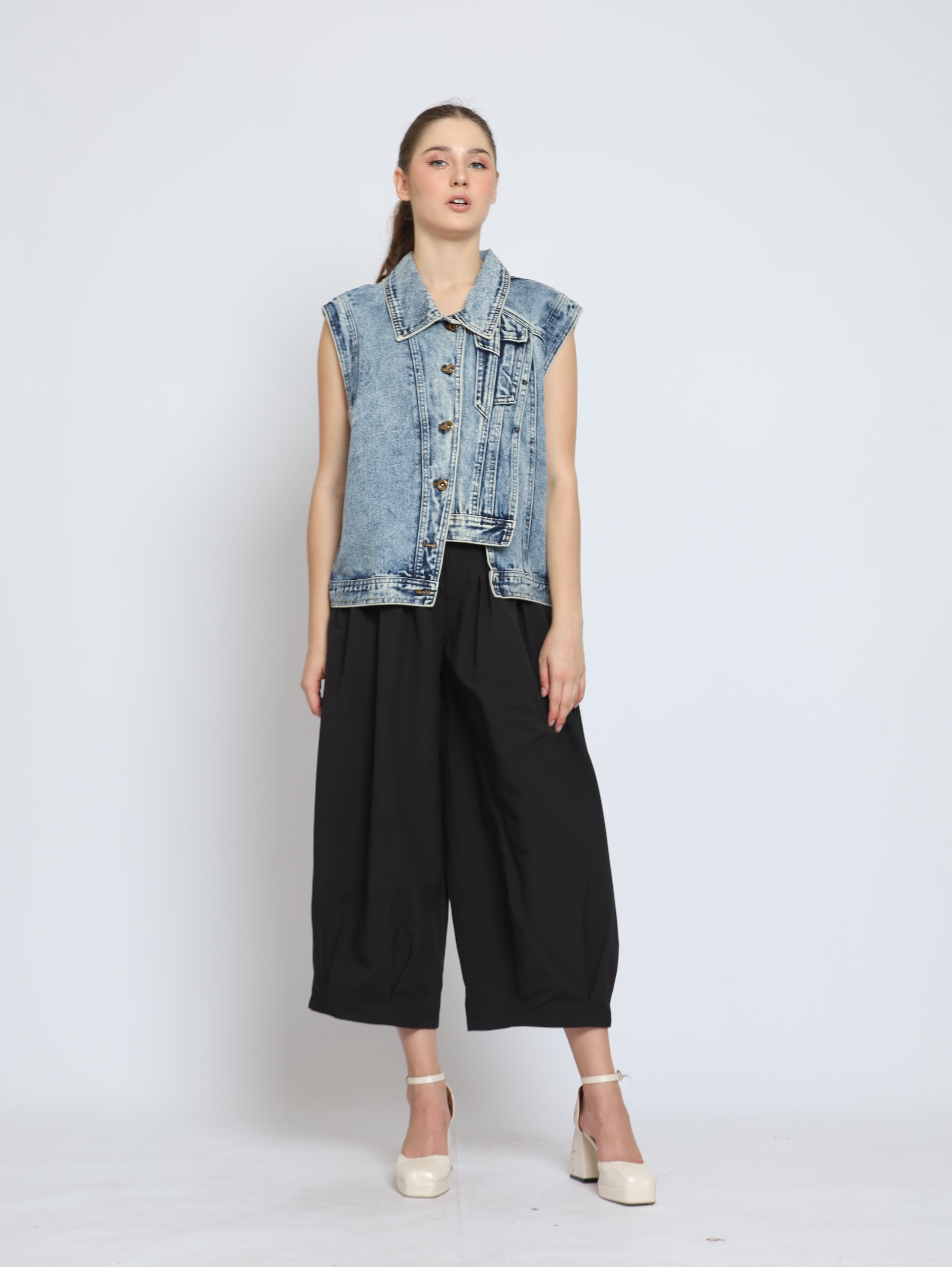 Bloom et Cotton Denim Vest / Black Akira Pants