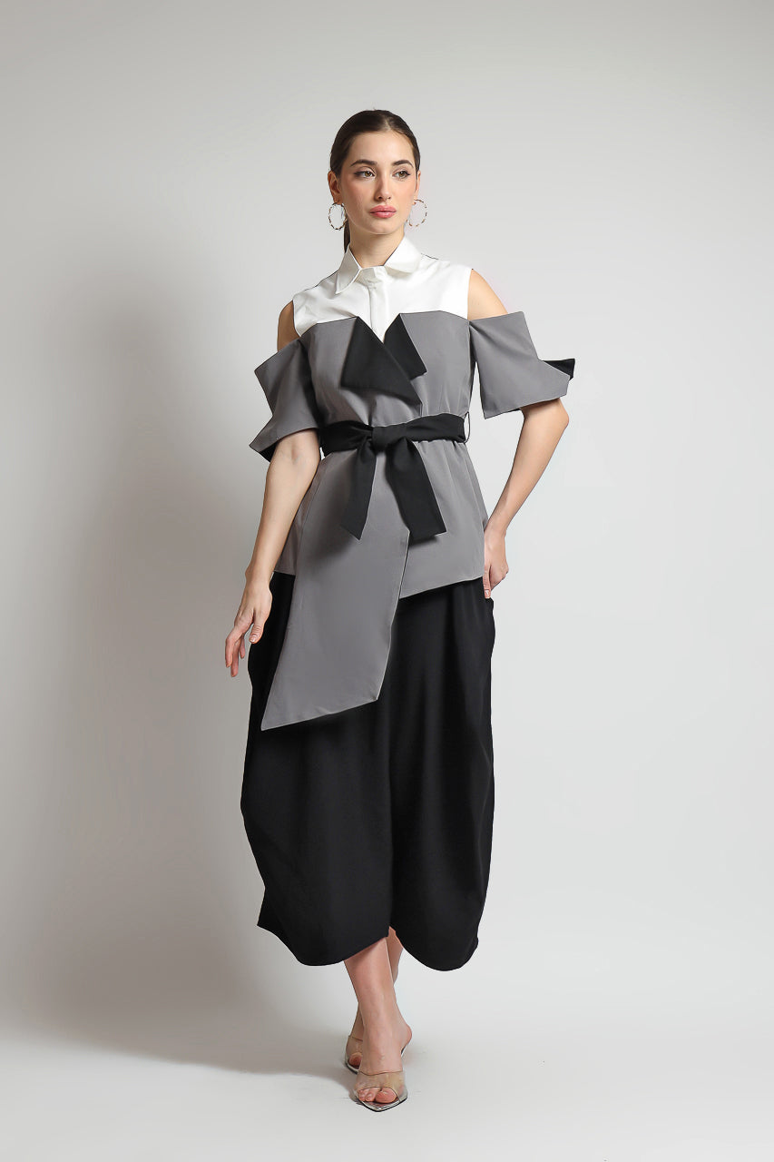 Bloom et Champs Top Tangan Pisah Abu/Bloom Celana Kewer Hitam