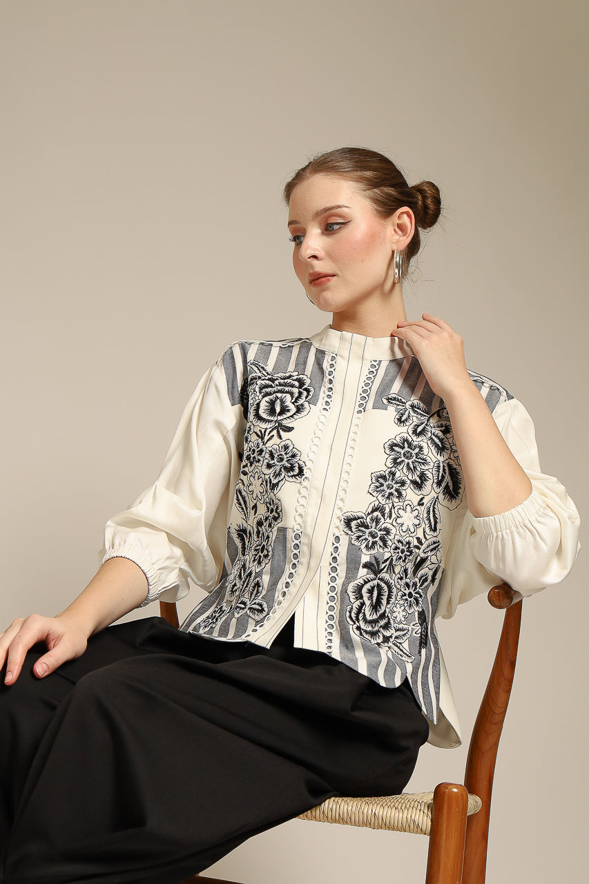 Bloom et Champs AK Floral Embroidered Scalloped Blouse