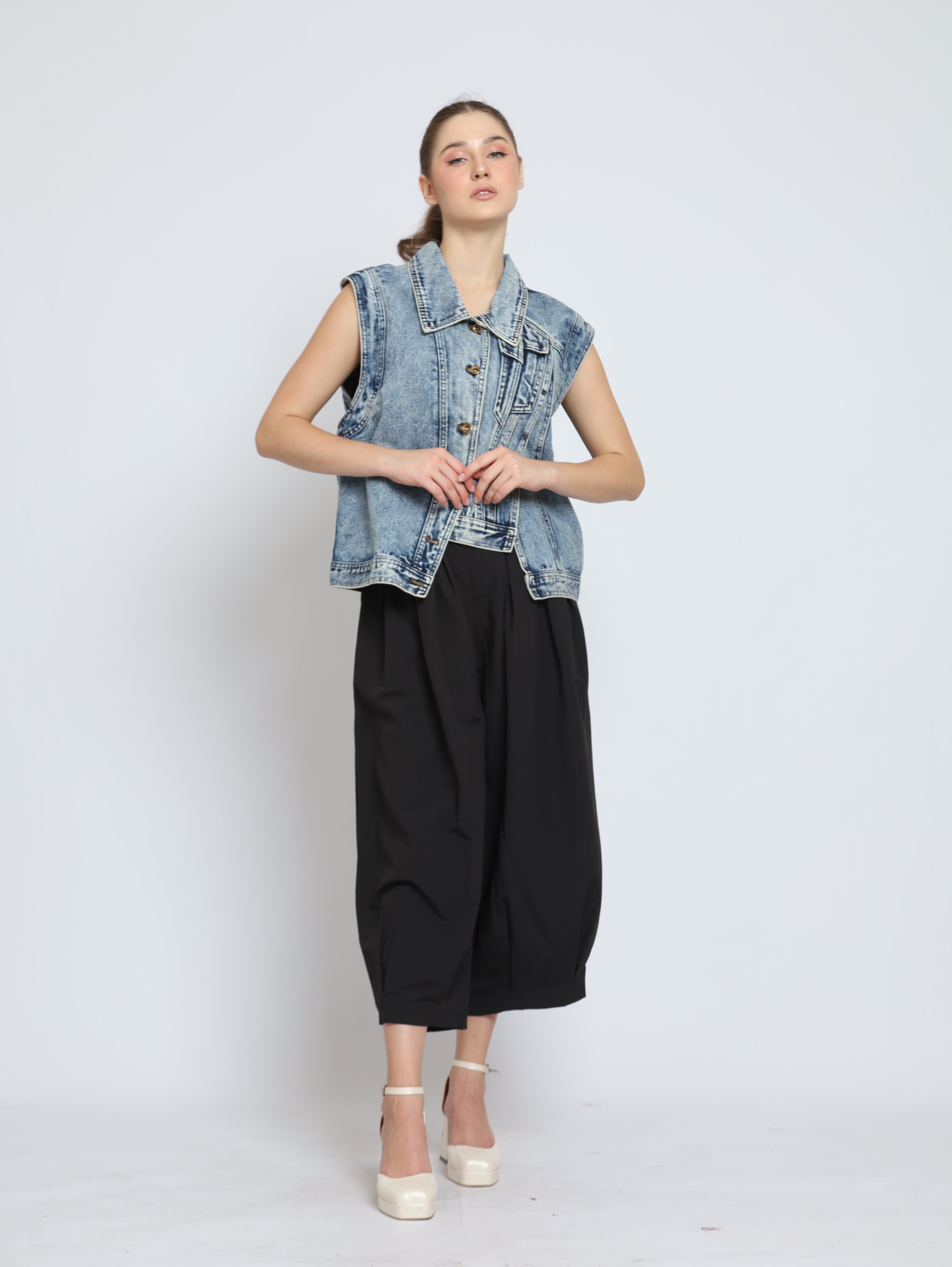 Bloom et Cotton Denim Vest / Black Akira Pants