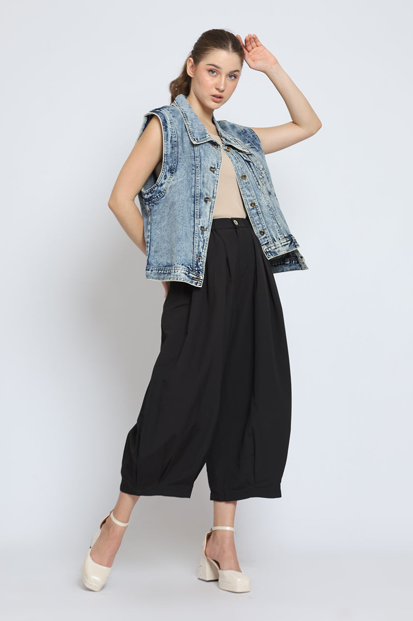 Bloom et Cotton Denim Vest / Black Akira Pants