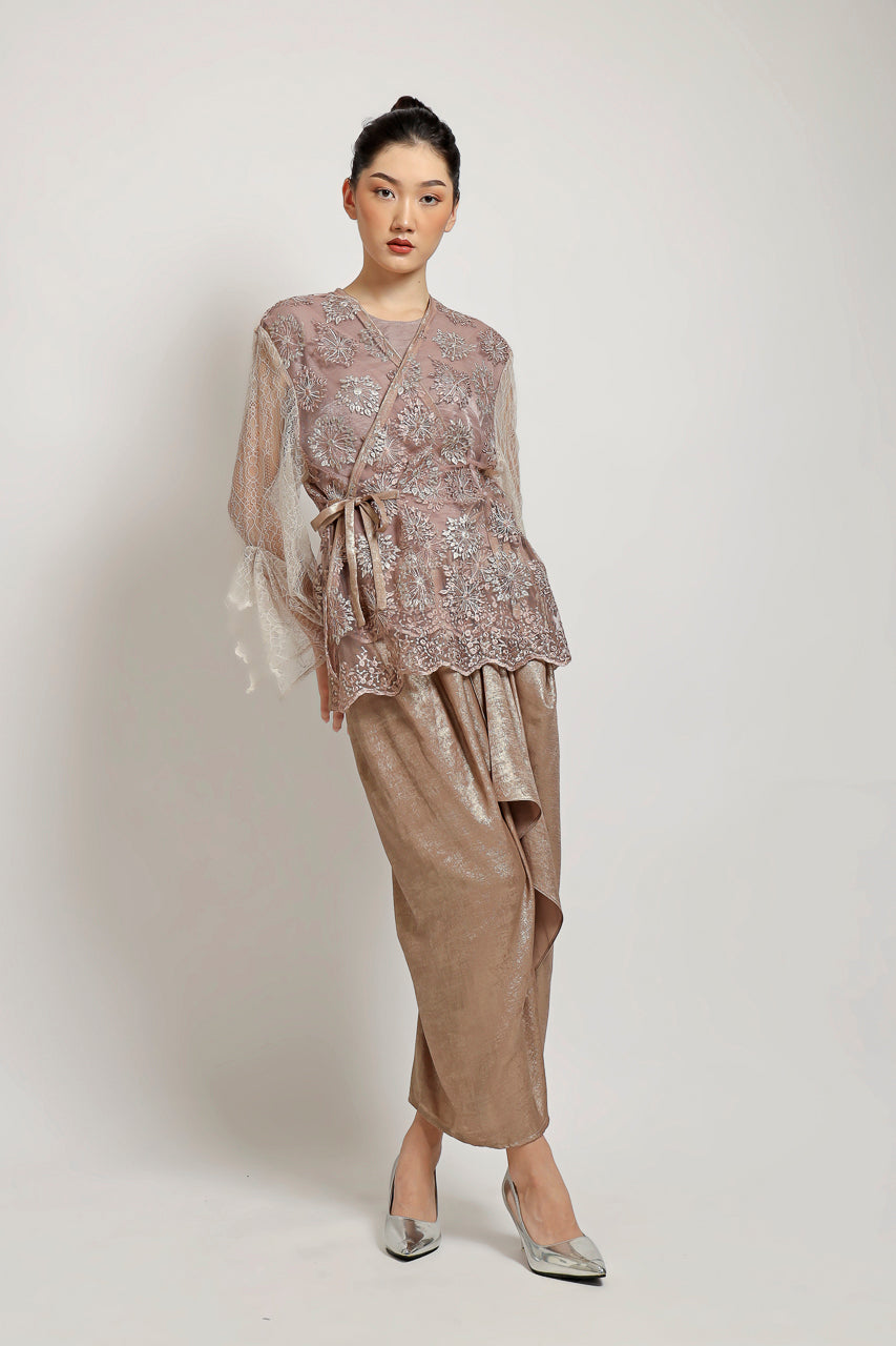 Bloom et Champs Kimono Sari Terracotte/Rok Emas