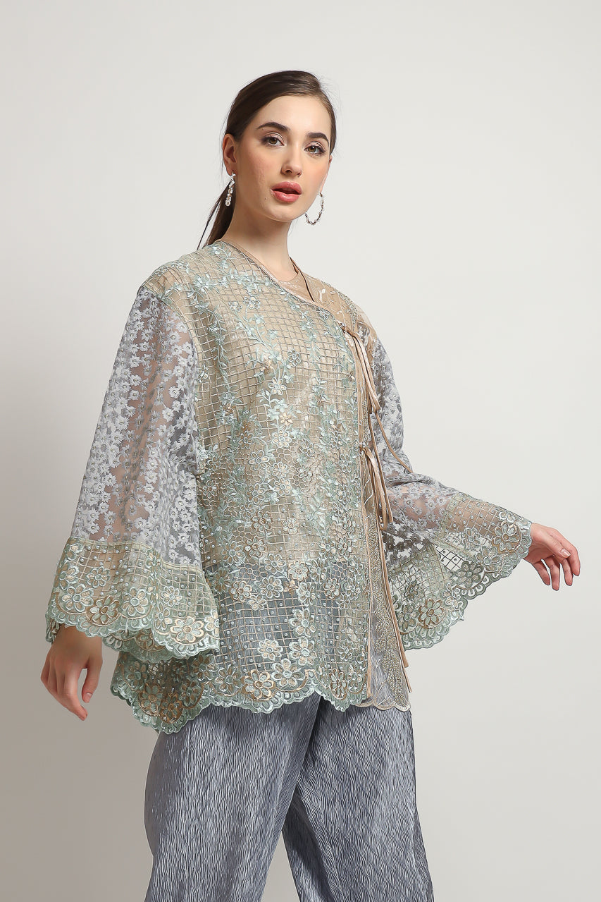 Bloom et Champs Kimono Kaftan Tiga Tali Pita Mutiara