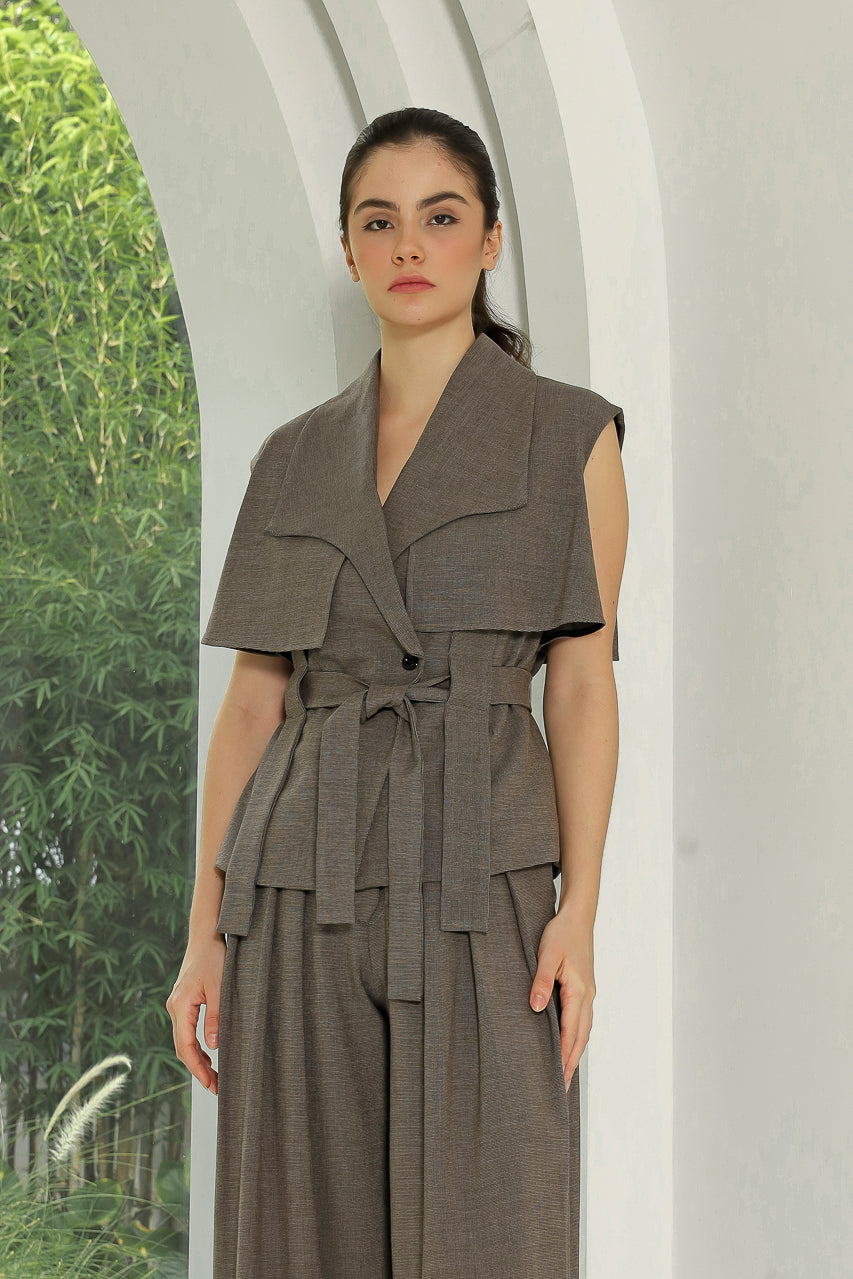 Bloom et Champs Vest ACK in Grey/ Zest Pants in Grey