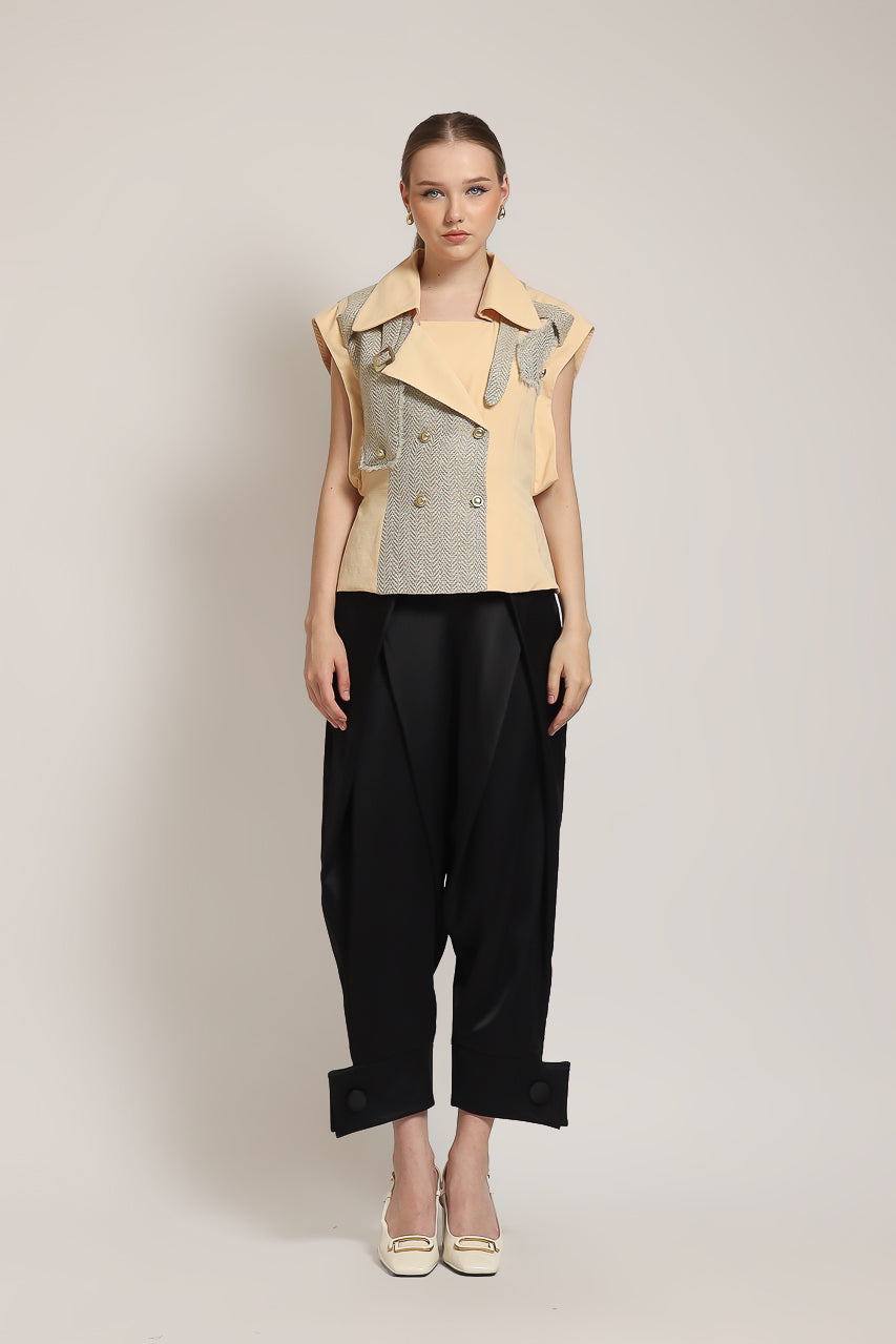 Bloom et Champs Vest Acrylic in Beige