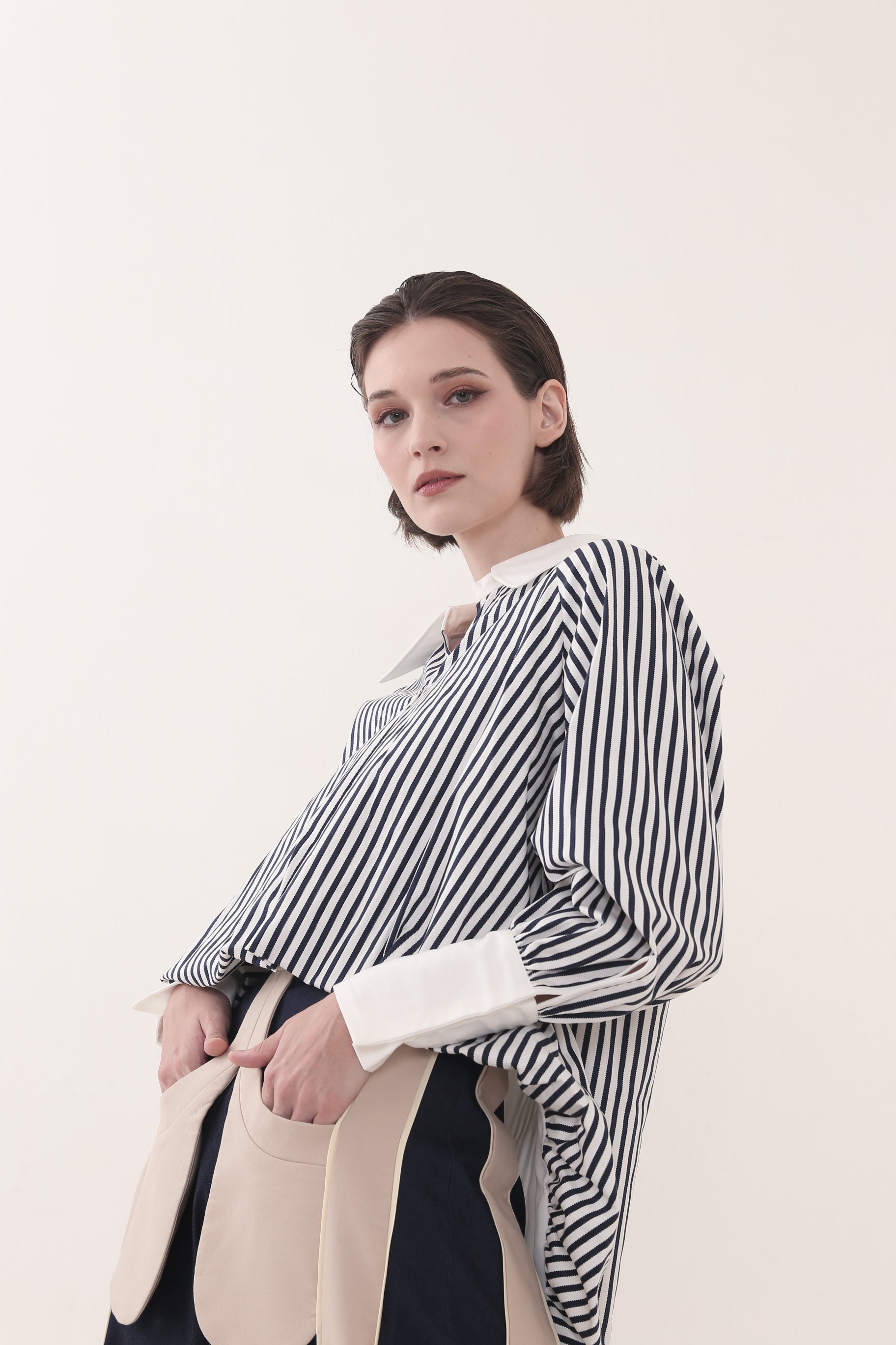 Bloom et Champs Kemeja Buntut Salur