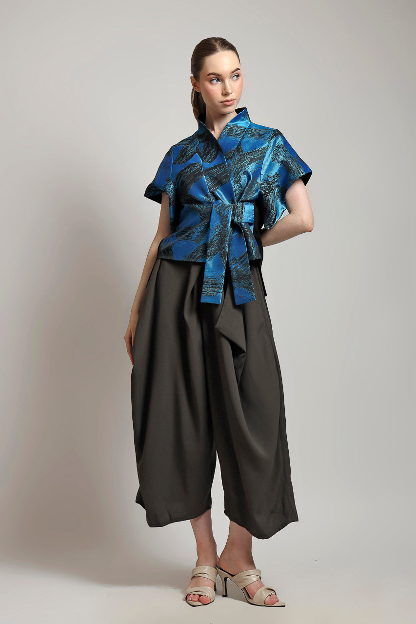 Bloom et Champs Kimono Pita in Tosca Jacquard/ Grey Assymetrical Pants