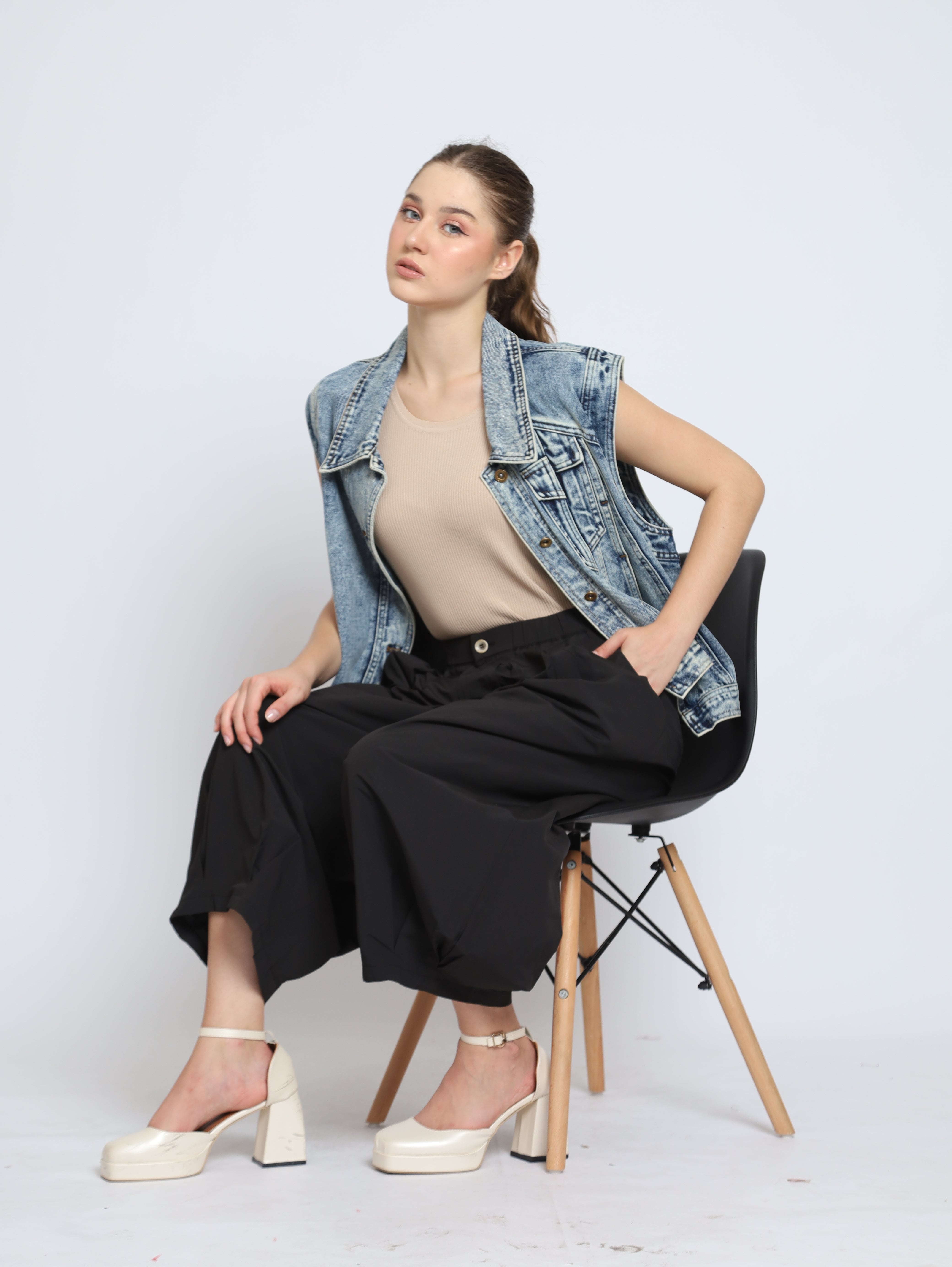 Bloom et Cotton Denim Vest / Black Akira Pants