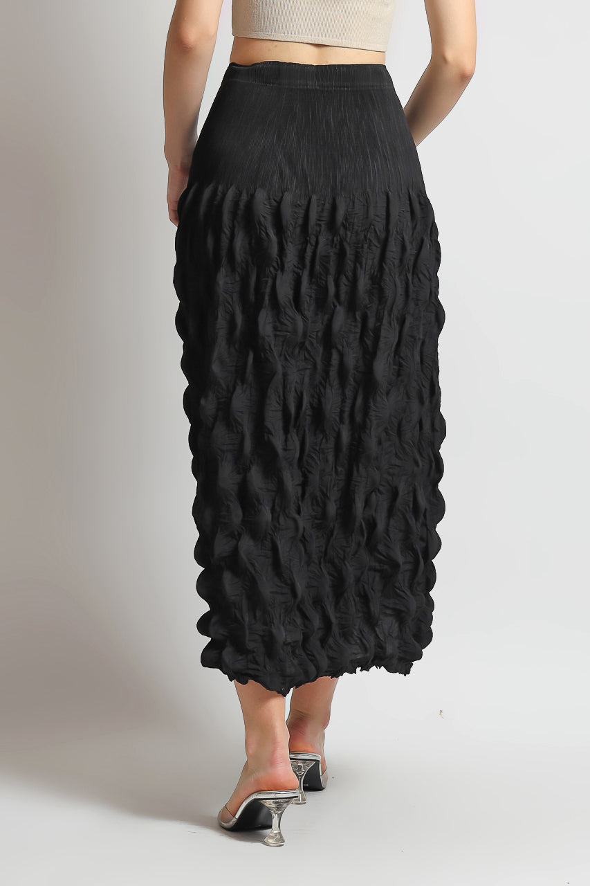 Bloom et Champs Embossed Jendul Pleats Skirt in Black/ Blazer Pleats in Nude