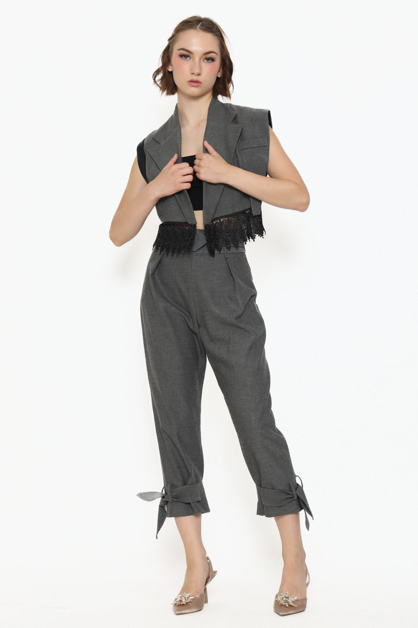 Bloom et Champs Vest Crop Abu/Celana Tali Kancing Abu