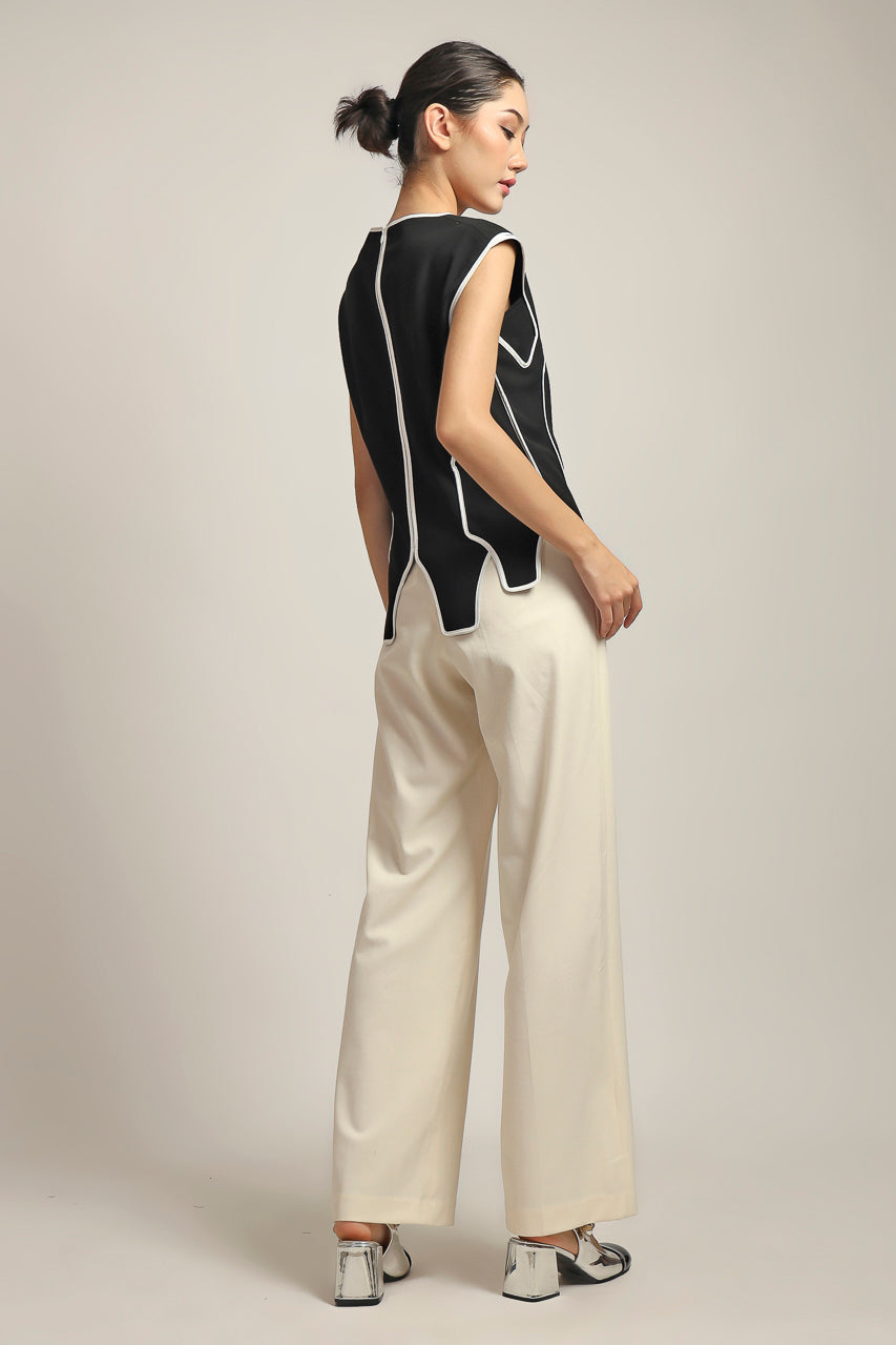 Bloom et Champs Assymetrical List Top in Black