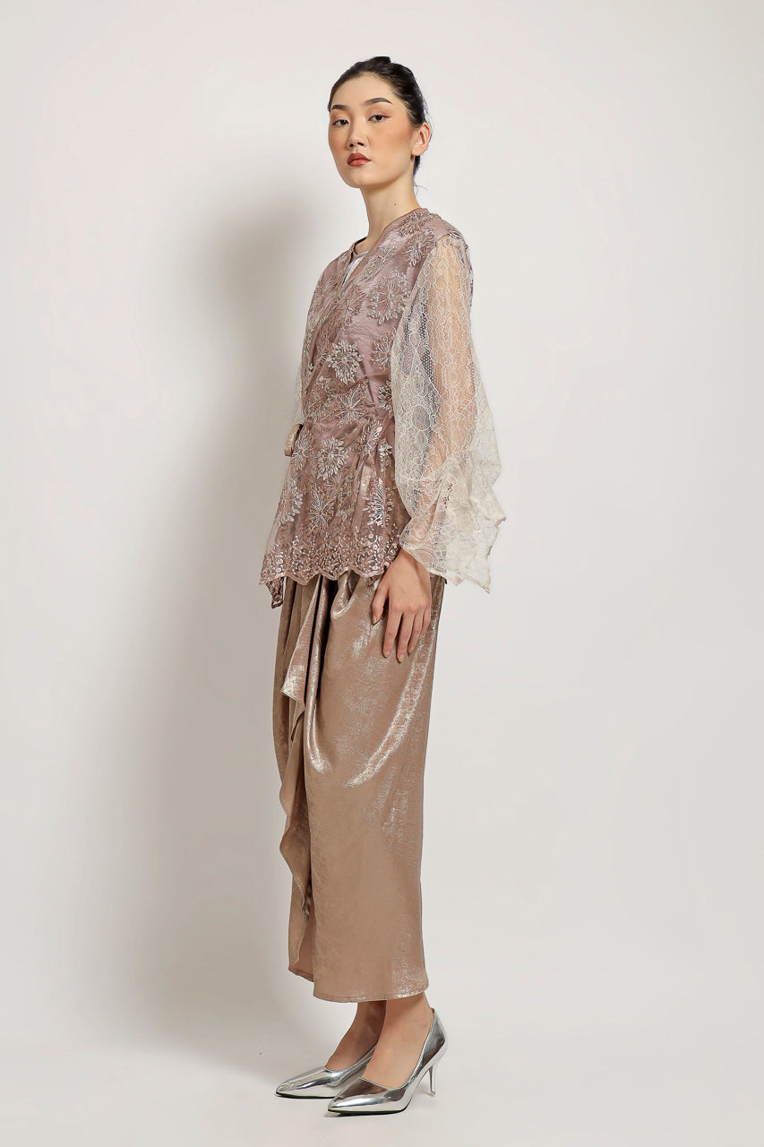 Bloom et Champs Kimono Sari Terracotte/Rok Emas