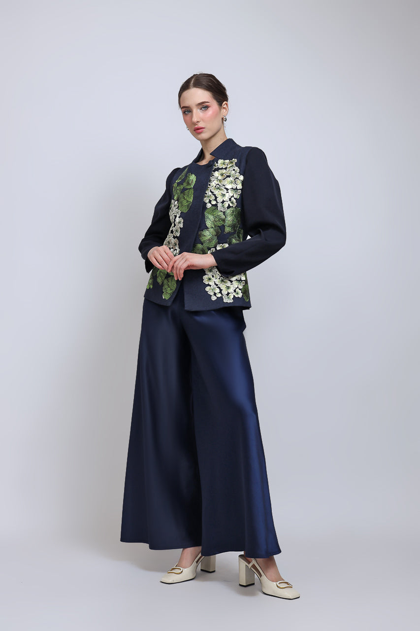 Bloom et Champs Diagonal Shirt with Garden Embroidery/Flare Saten Pants in Navy