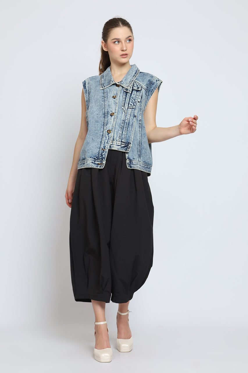 Bloom et Cotton Denim Vest / Black Akira Pants