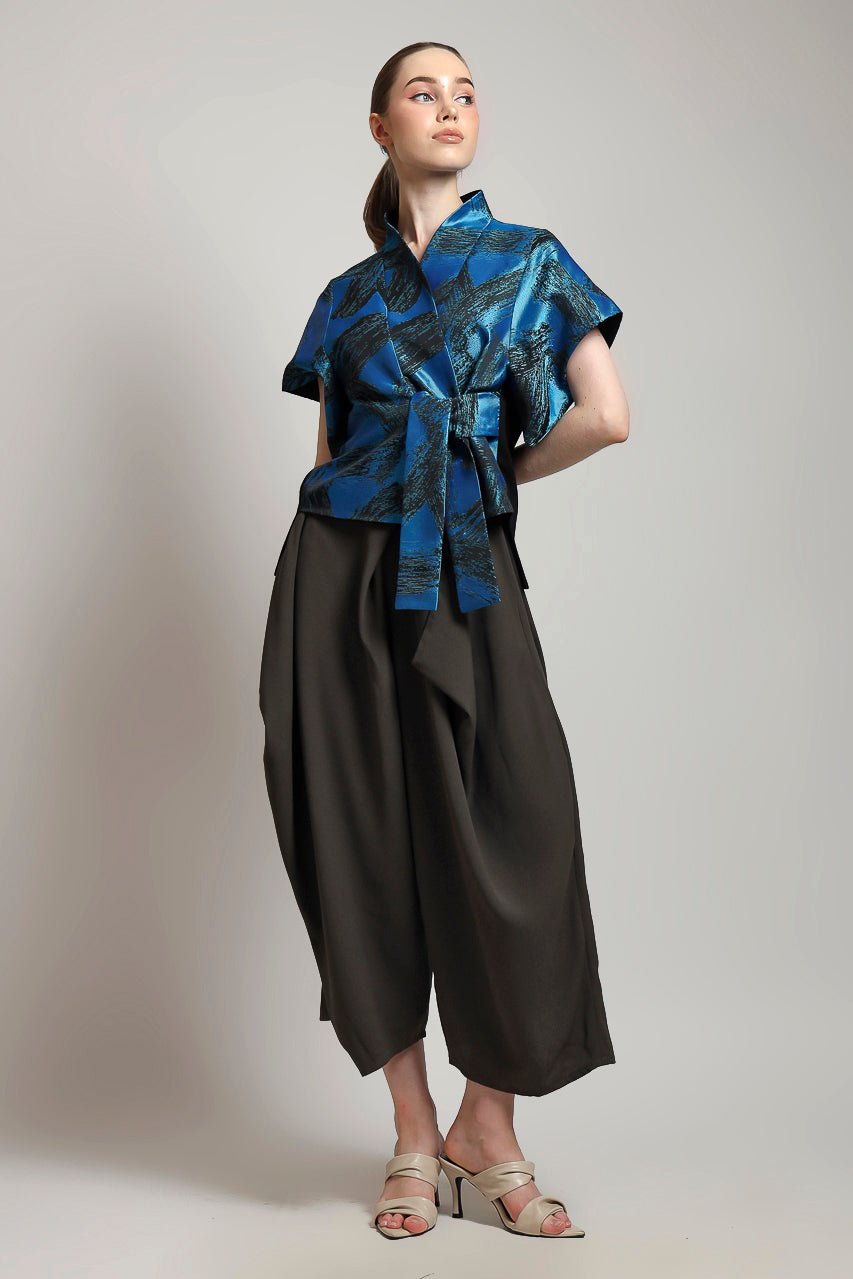 Bloom et Champs Kimono Pita in Tosca Jacquard/ Grey Assymetrical Pants