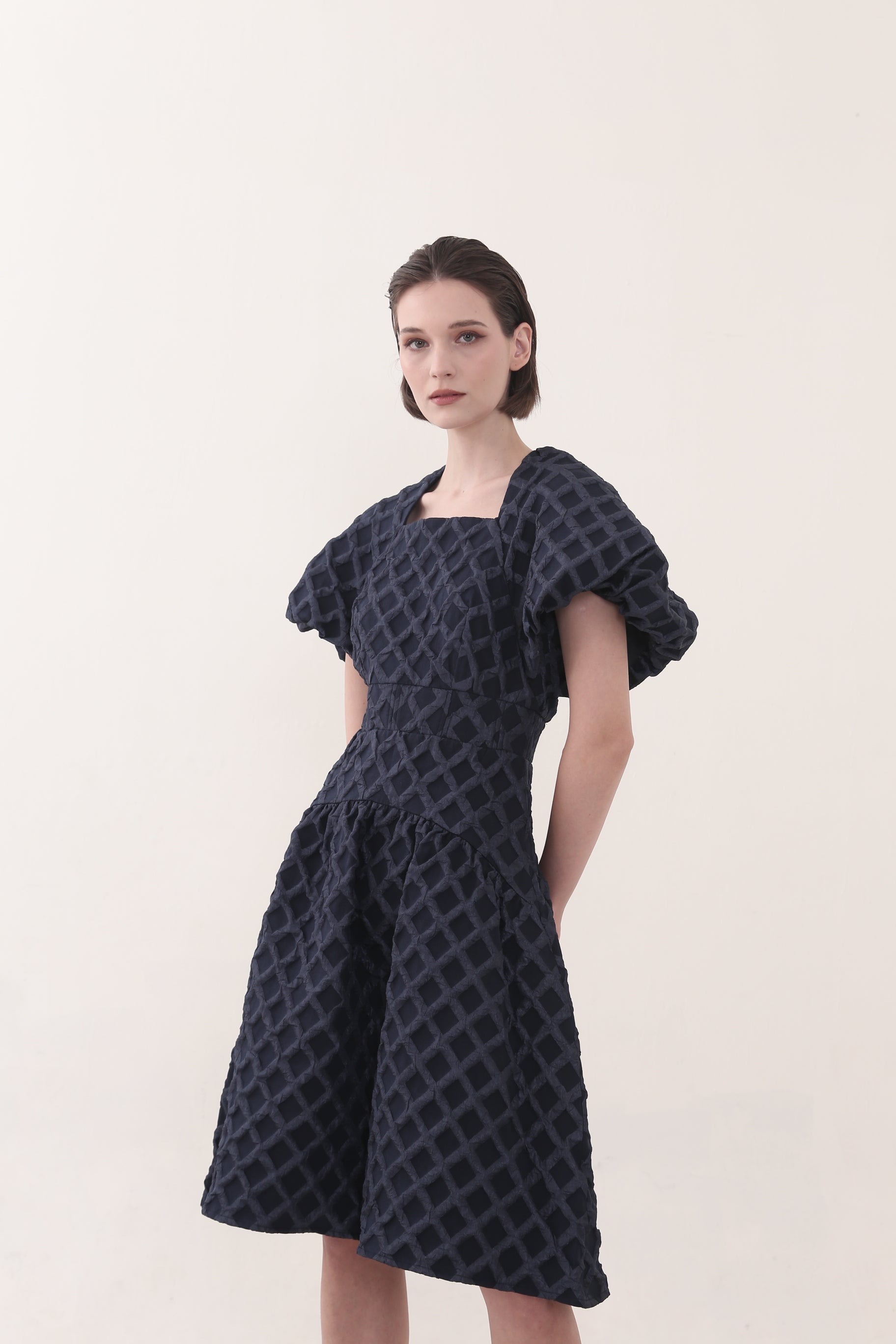 Bloom et Champs Dress Tangan Balon Embossed Navy