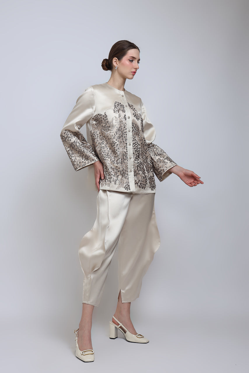 Bloom et Champs Camellia Embellished Blazer/Doremi Nude Pants