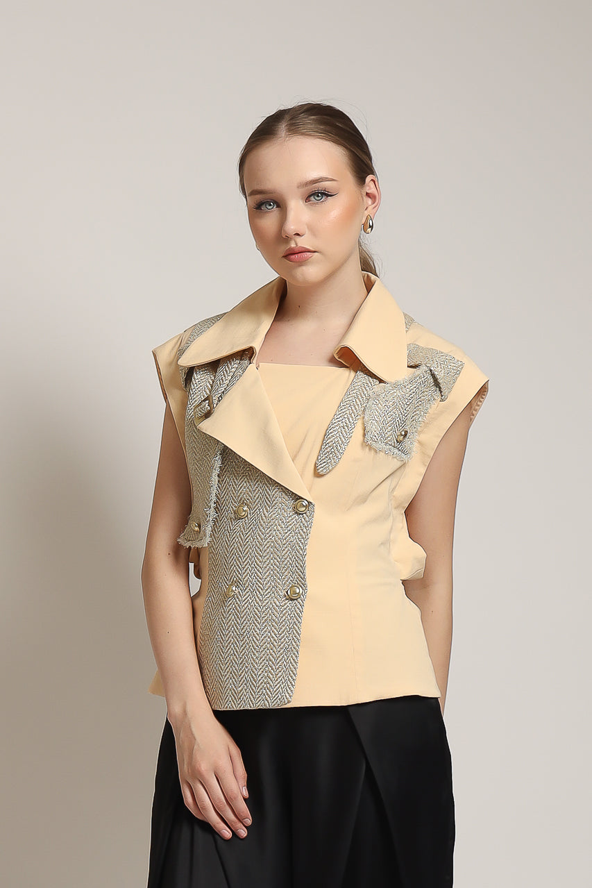 Bloom et Champs Vest Acrylic in Beige