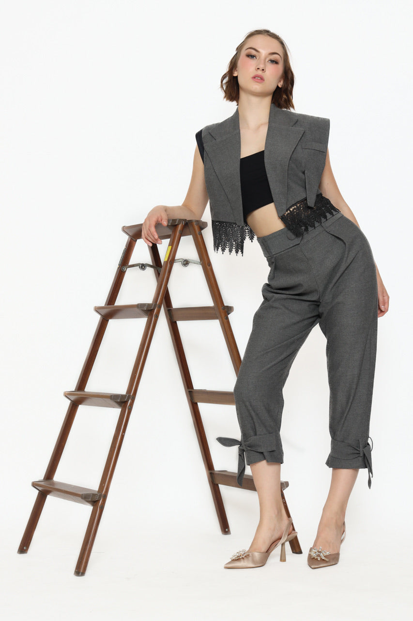 Bloom et Champs Vest Crop Abu/Celana Tali Kancing Abu