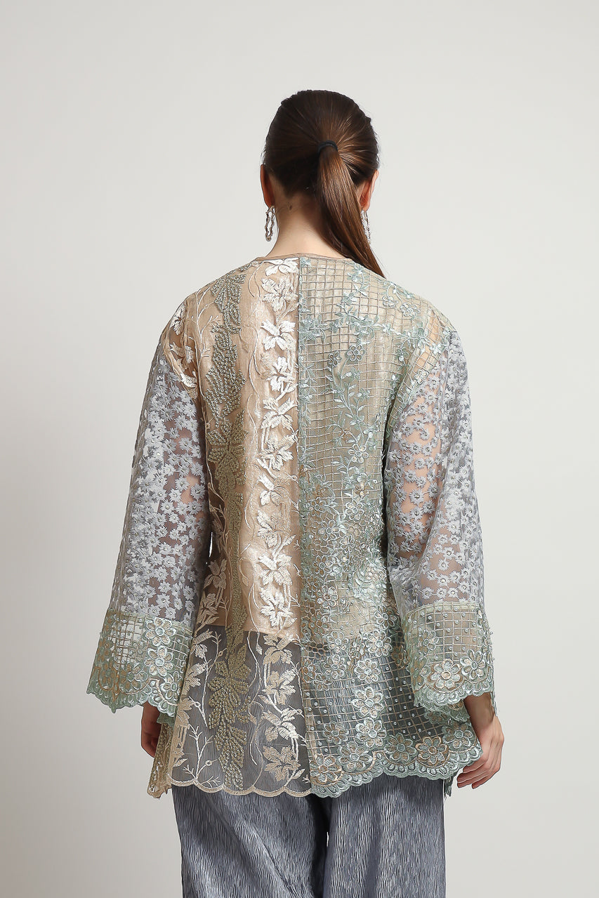 Bloom et Champs Kimono Kaftan Tiga Tali Pita Mutiara