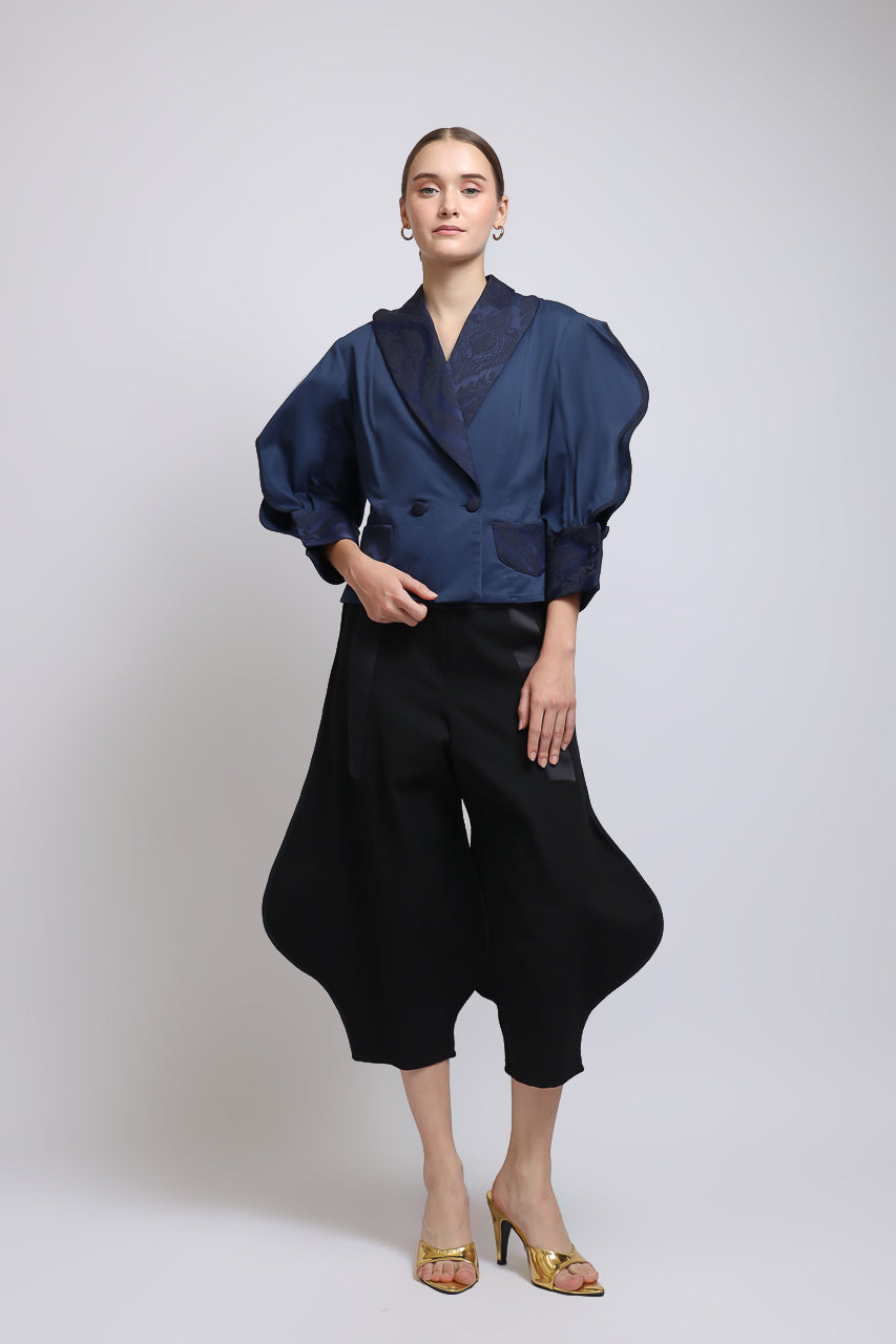 Bloom et Champs Scalloped Sleeves SS Navy Blouse