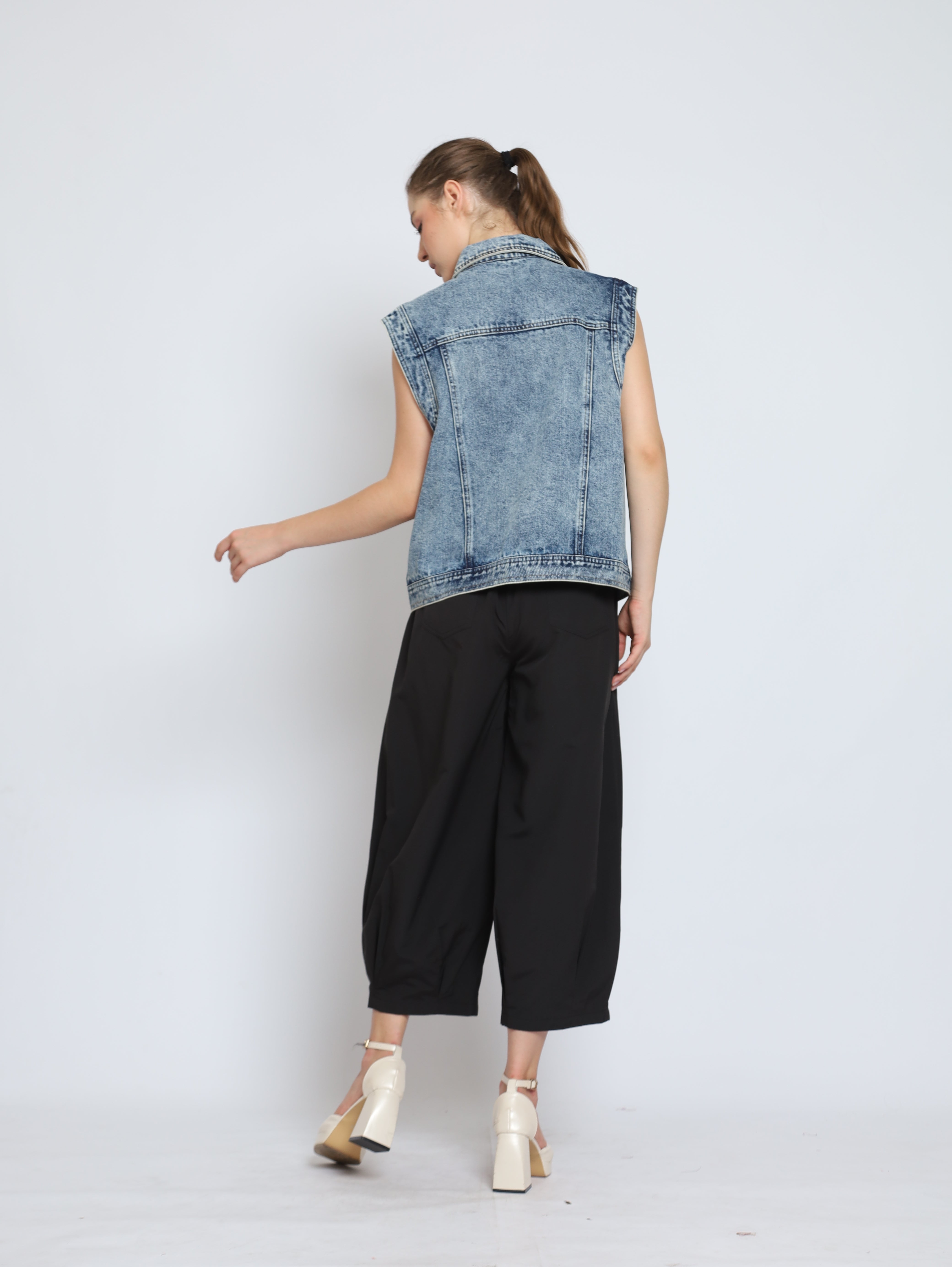 Bloom et Cotton Denim Vest / Black Akira Pants