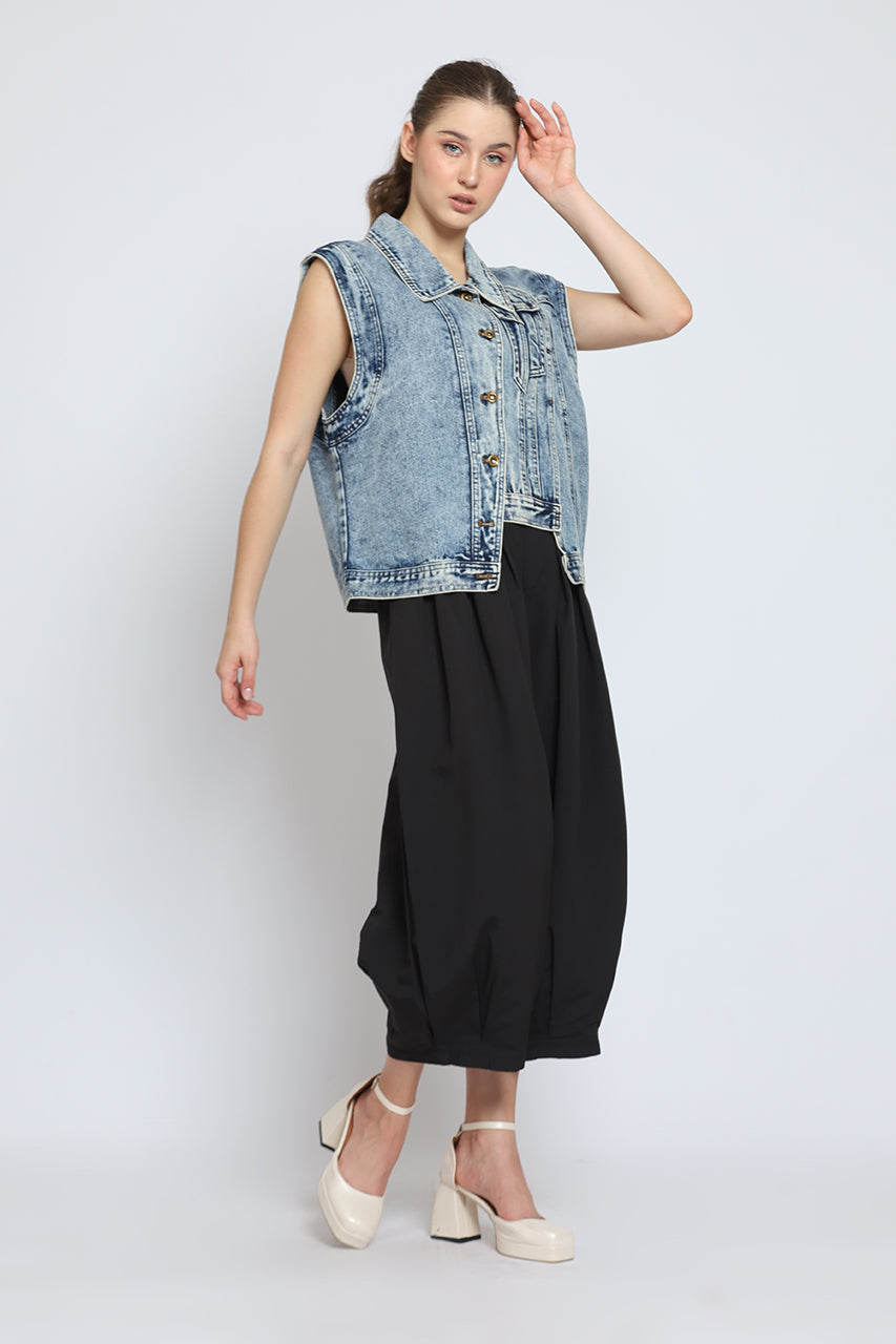 Bloom et Cotton Denim Vest / Black Akira Pants