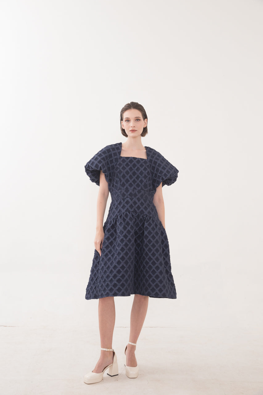 Bloom et Champs Dress Tangan Balon Embossed Navy
