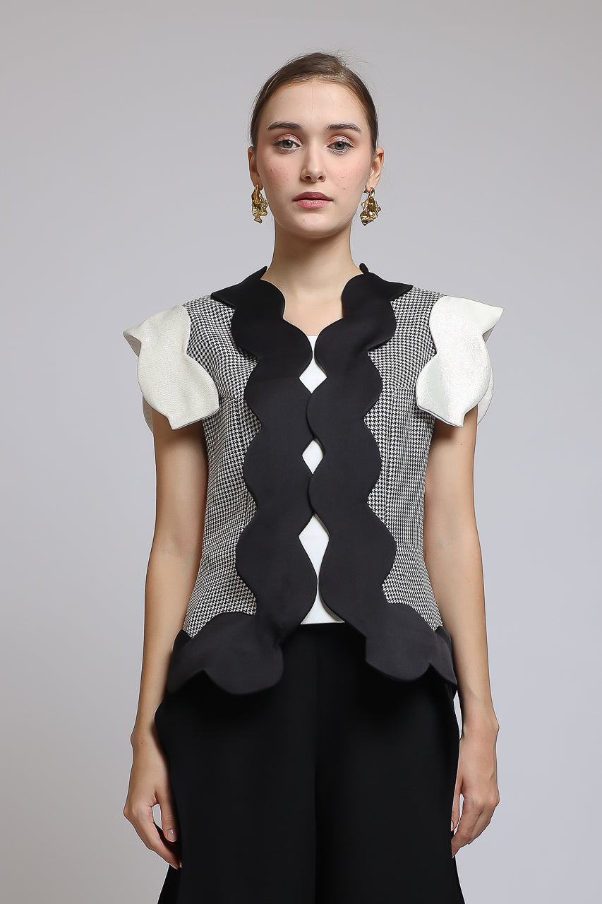 Bloom et Champs Scalloped Checkered Blouse
