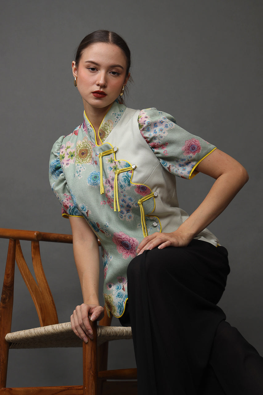 Bloom et Champs Scalloped Floral Blouse in Mint