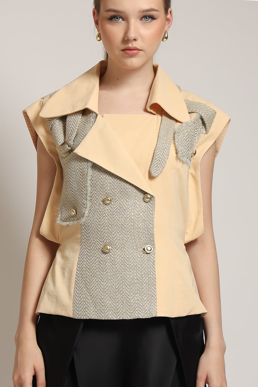 Bloom et Champs Vest Acrylic in Beige