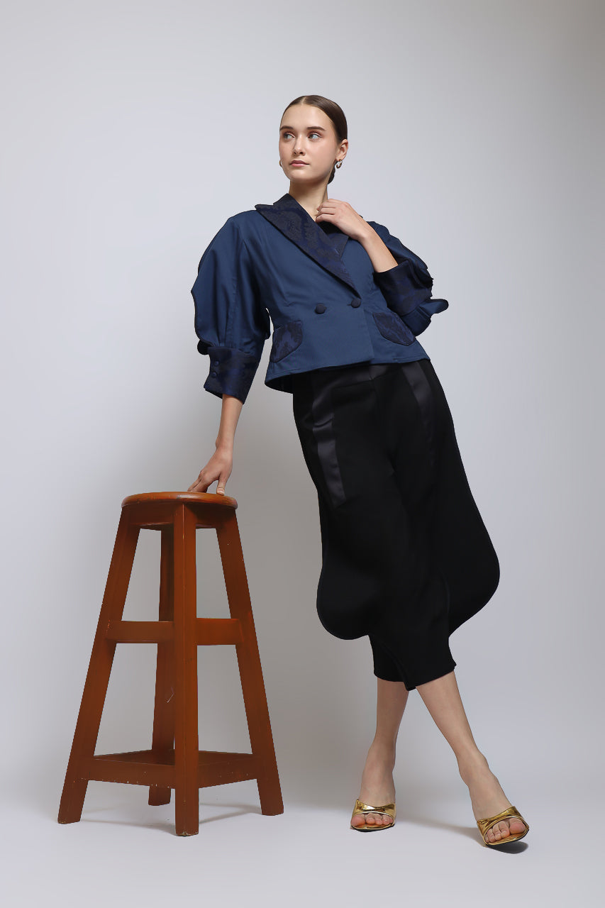 Bloom et Champs Scalloped Sleeves SS Navy Blouse