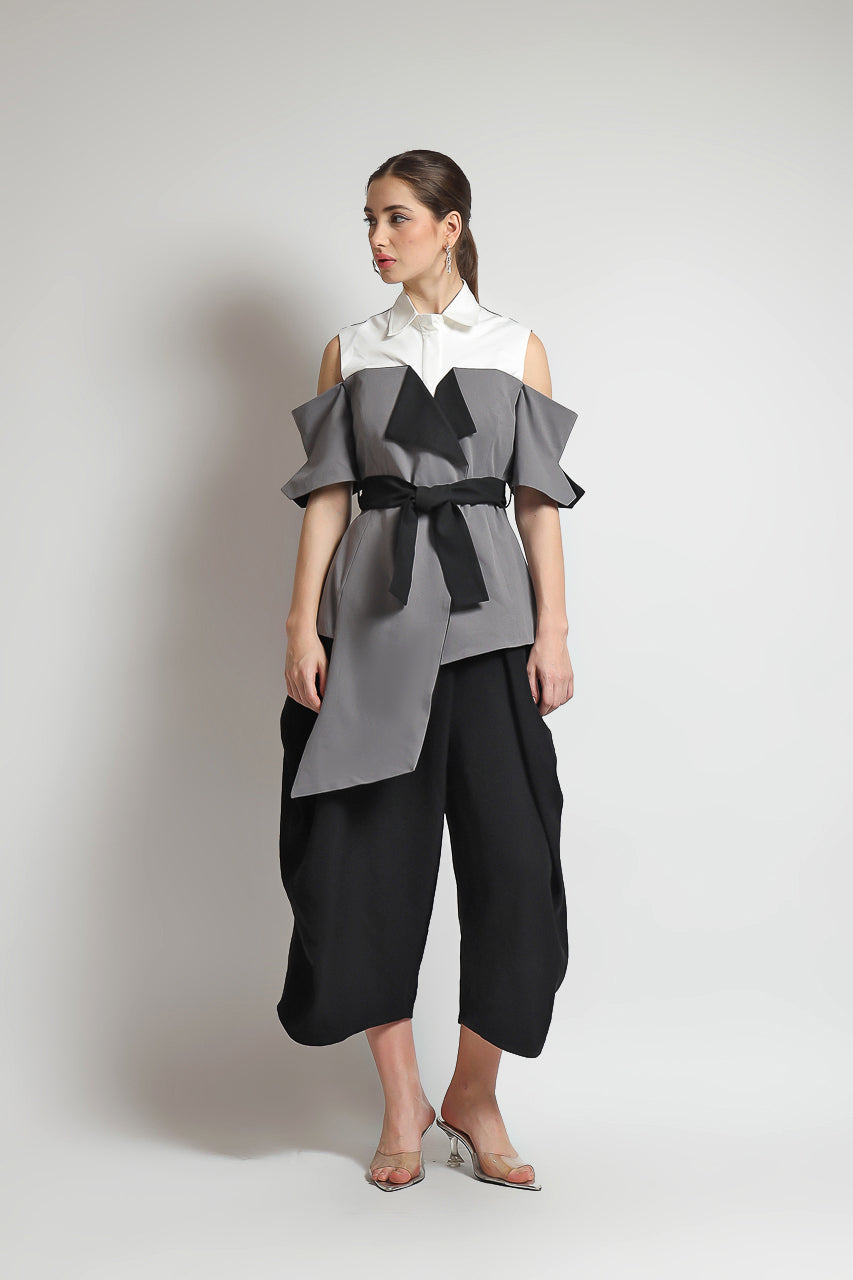 Bloom et Champs Top Tangan Pisah Abu/Bloom Celana Kewer Hitam