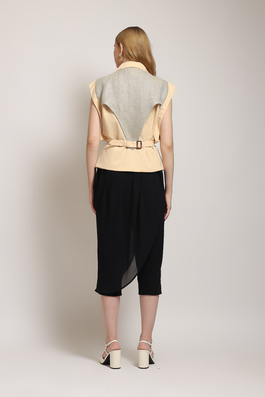 Bloom et Champs Vest Acrylic in Beige