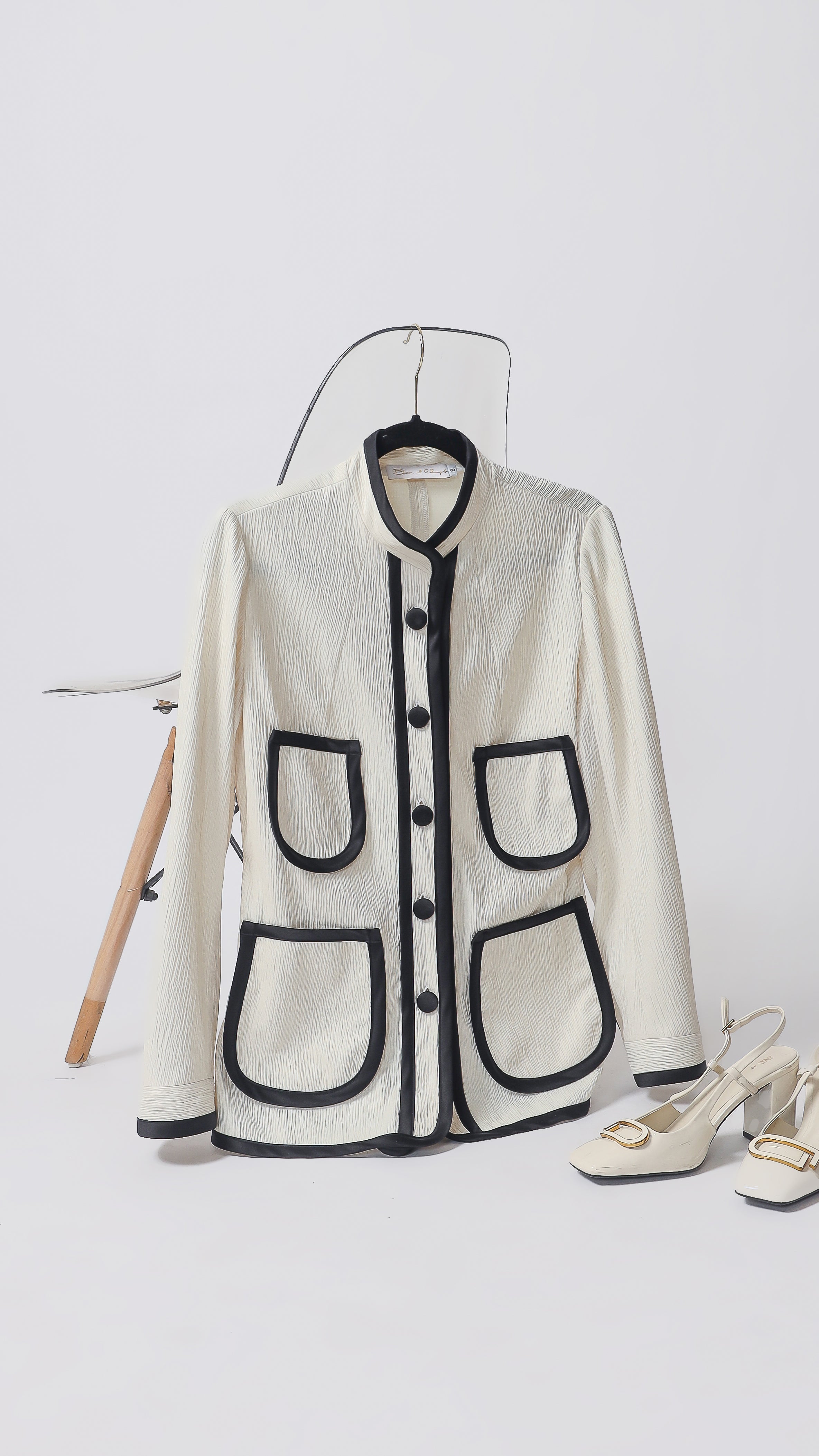 Bloom et Champs Blazer Michelle Mono List/Celana Satin Flare