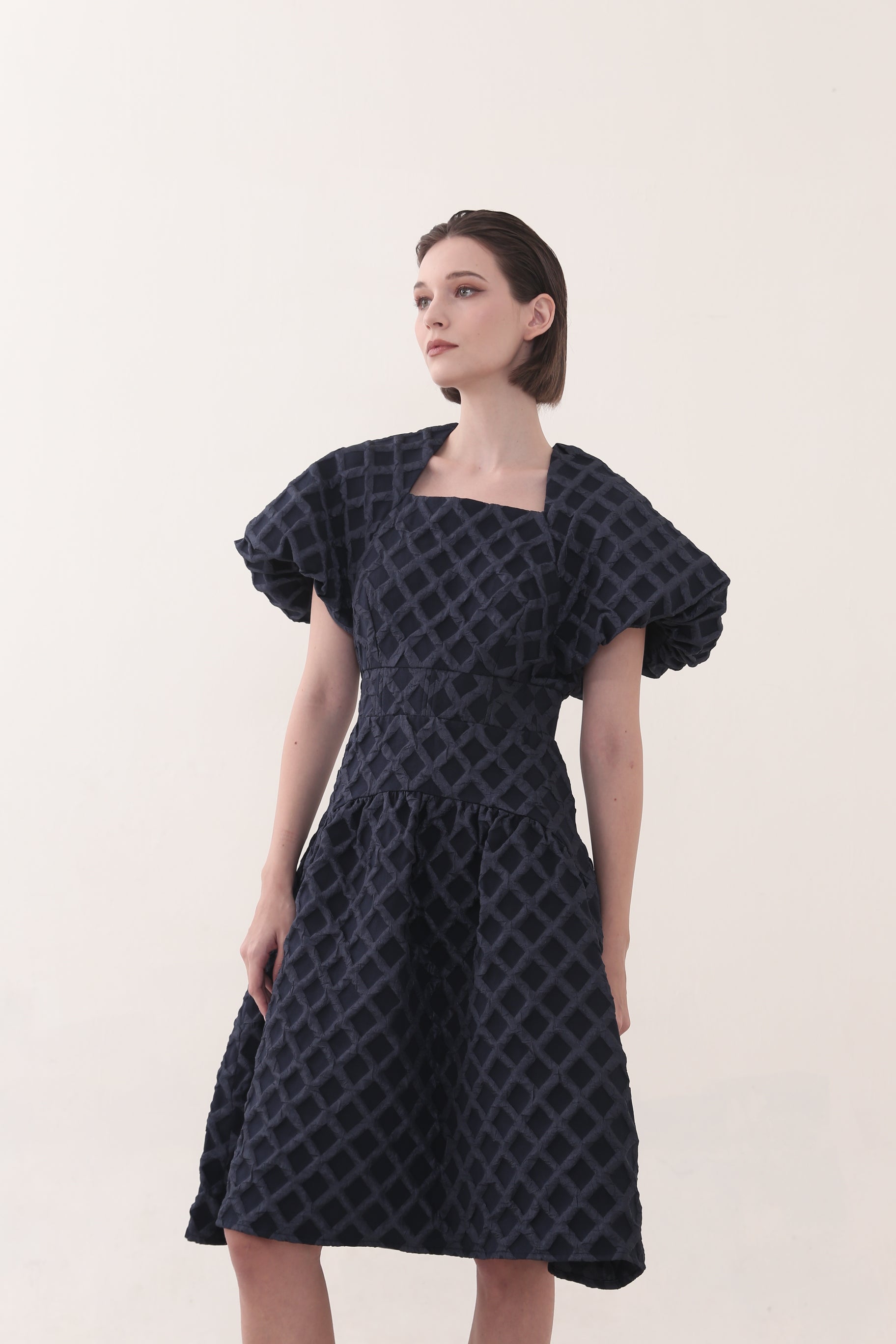 Bloom et Champs Dress Tangan Balon Embossed Navy