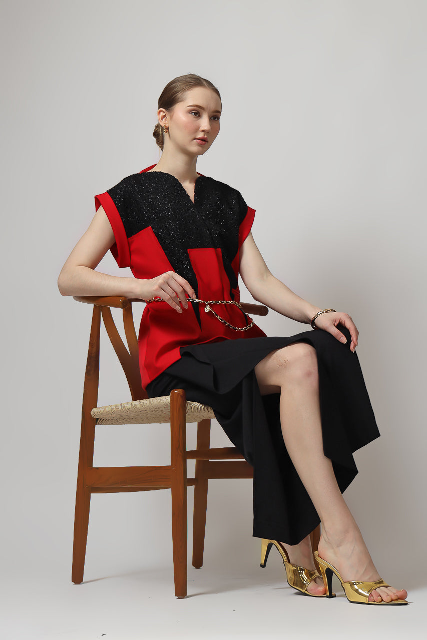 Bloom et Champs AK Chain Belt Blouse