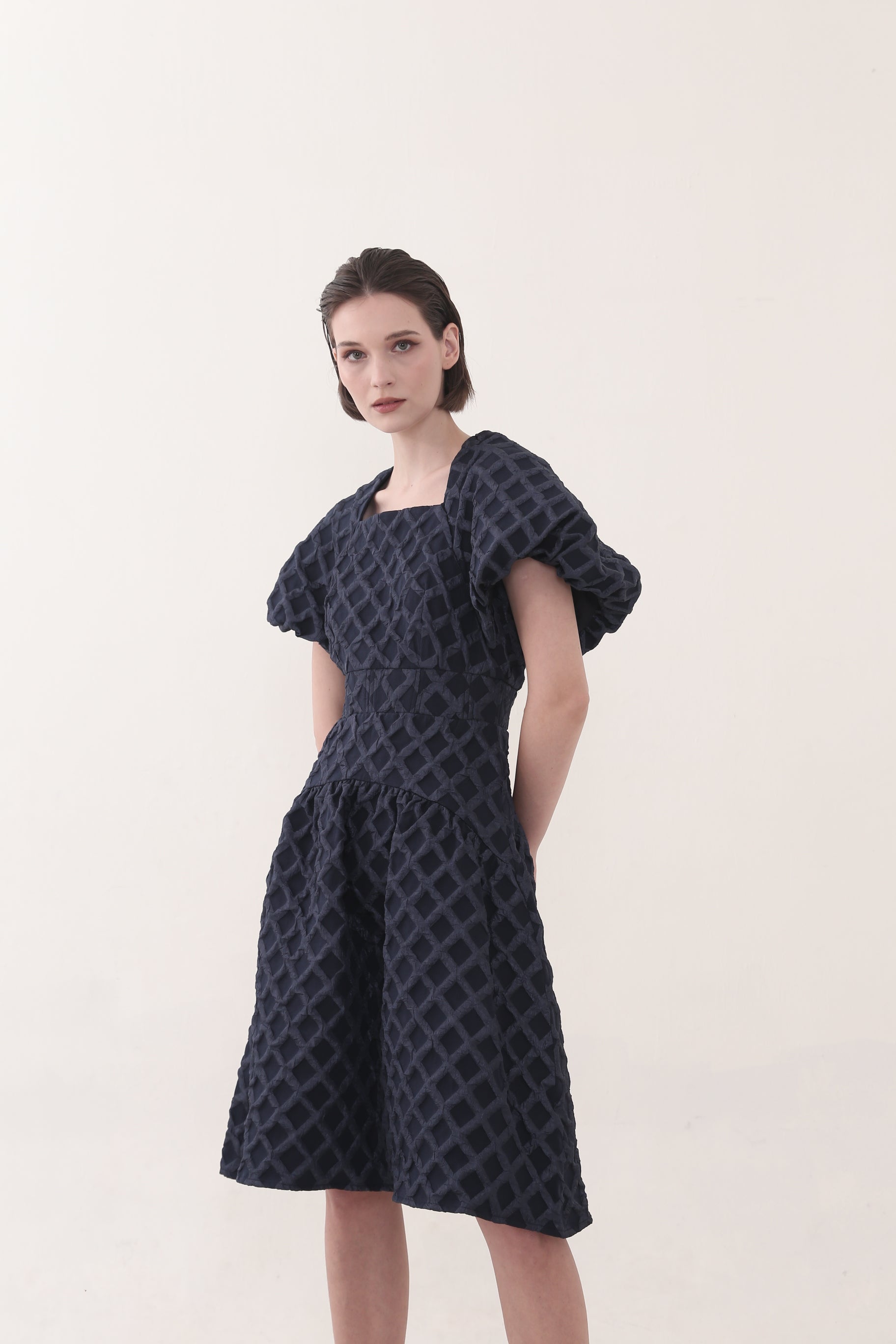 Bloom et Champs Dress Tangan Balon Embossed Navy