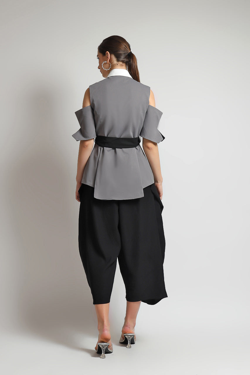 Bloom et Champs Top Tangan Pisah Abu/Bloom Celana Kewer Hitam