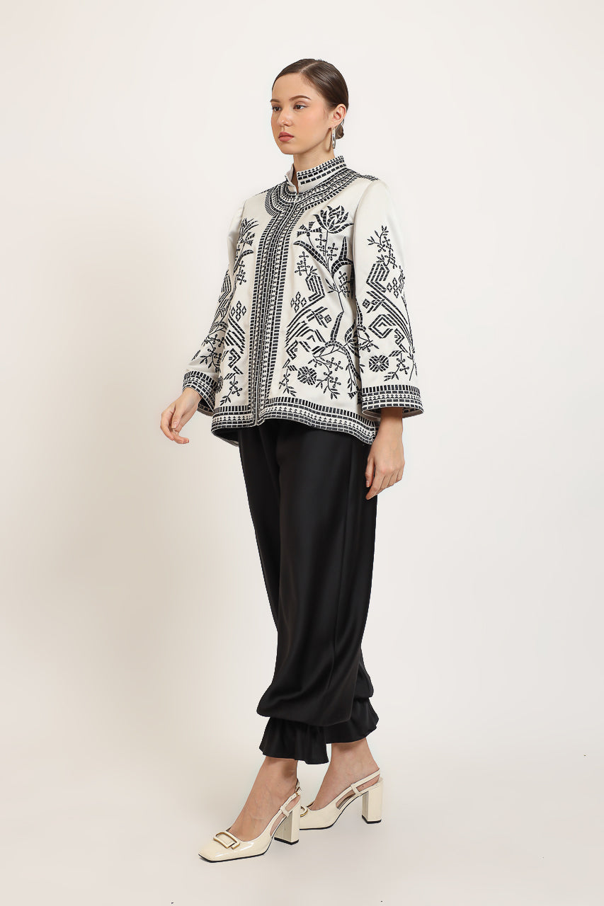 Bloom et Champs Atlas Embroidered Blouse/Ruffle Hem Pants