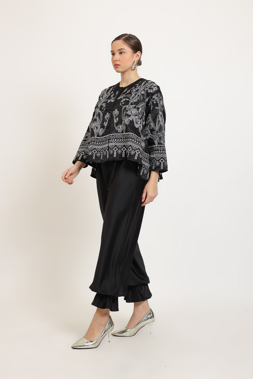 Bloom et Champs Canary Embroidered Top