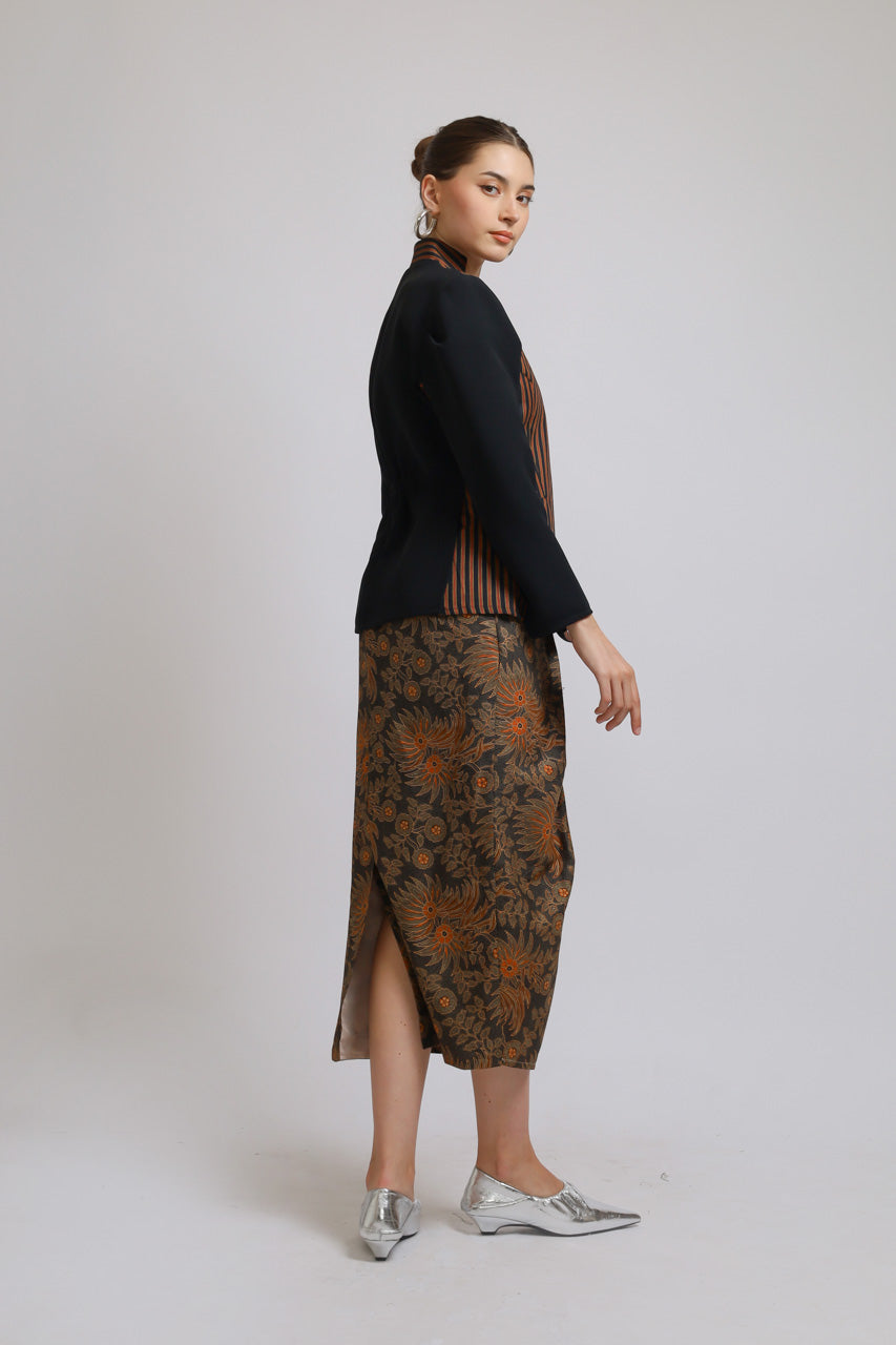 Bloom et Champs Kebaya Luric Blouse/Kebaya Batik Skirt