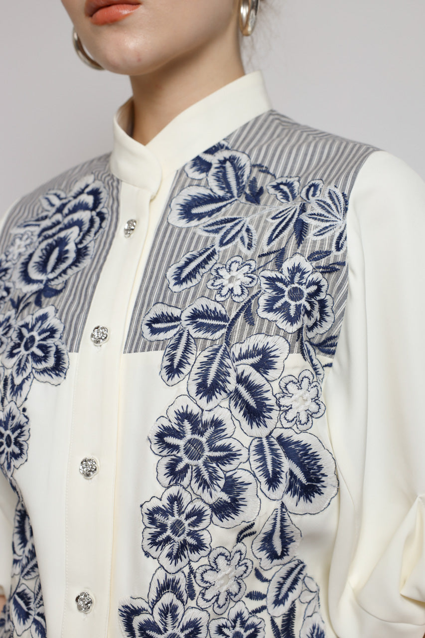 Bloom et Champs Scalloped Embroidered Blouse