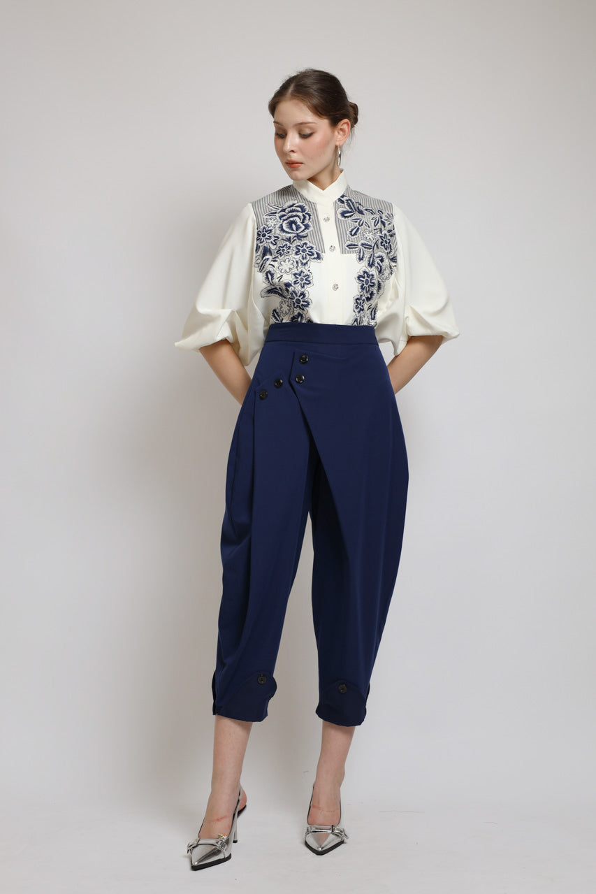 Bloom et Champs Sling Buttons Pants in Navy