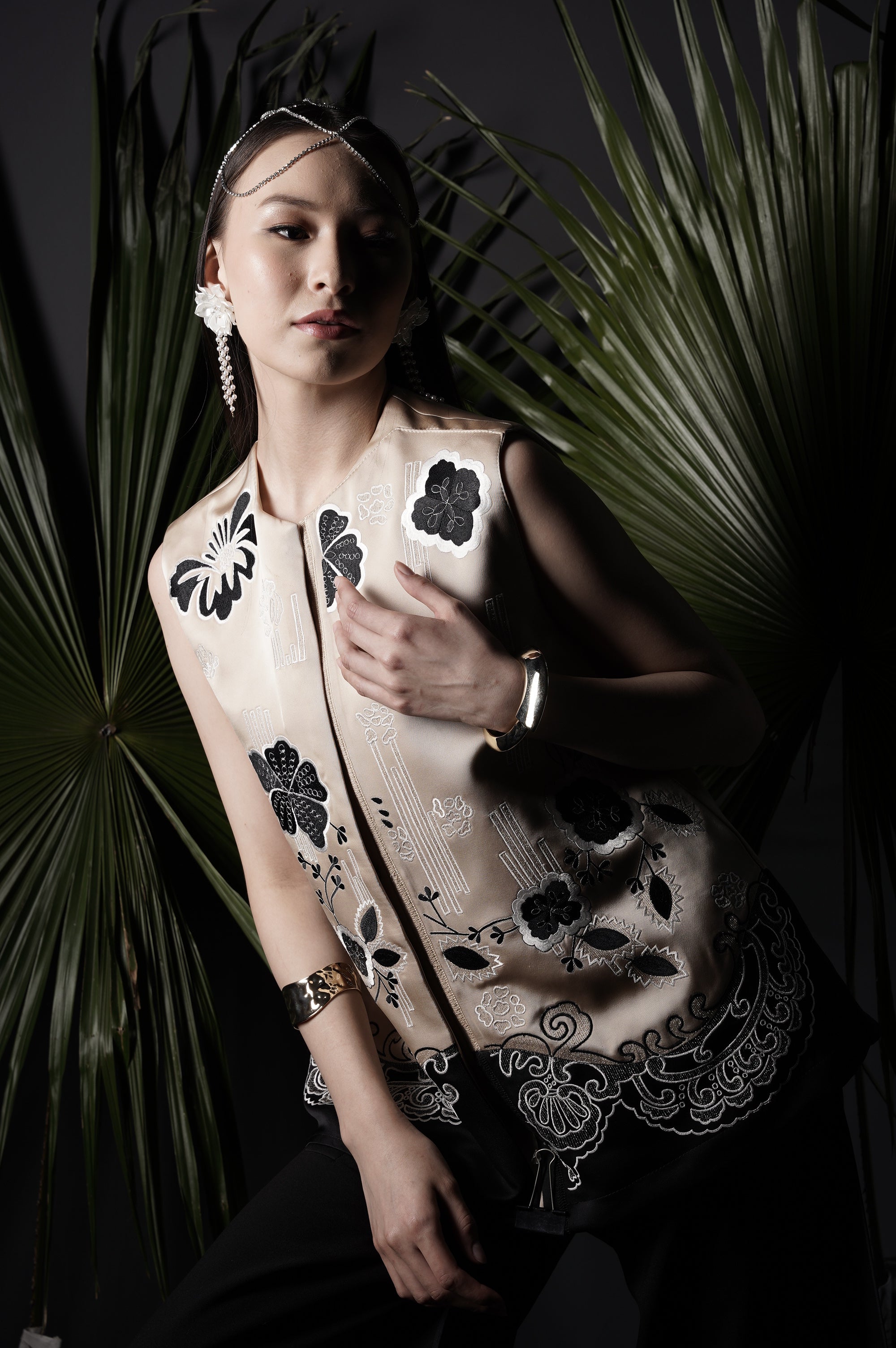 Bloom et Champs Dannie Embroidered Vest