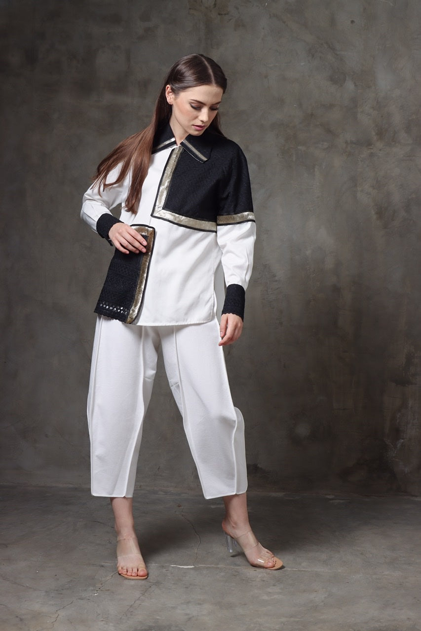 Kemeja Catur Monochrome