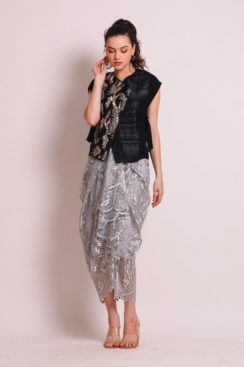 Bloom et Champs Sequined Top in Black/Gold