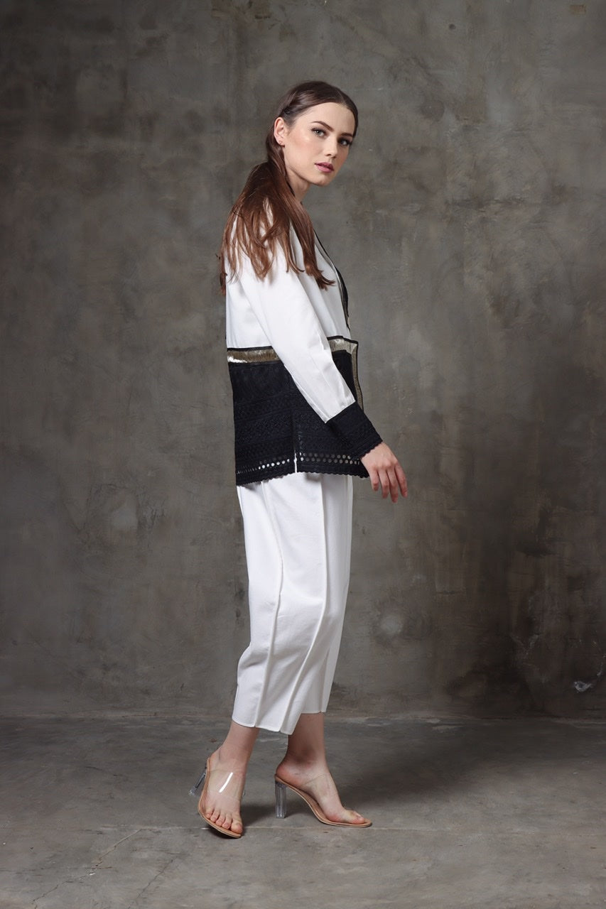 Kemeja Catur Monochrome