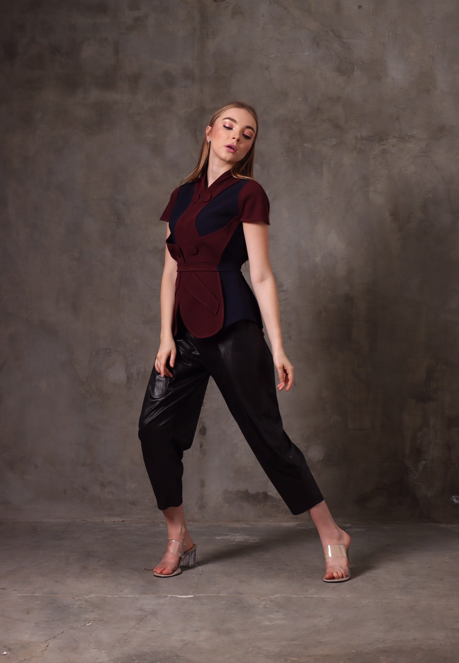 Bloom et Champs Peplum Kancing in Maroon