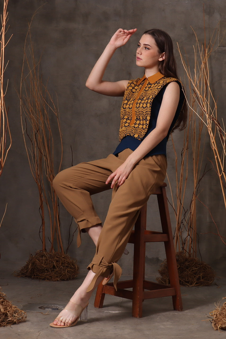 Bloom et Champs Kemeja Sleeveless Brukat Caramel